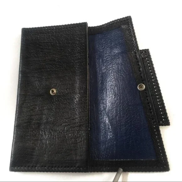 Black embossed leather like clutch - Picture 3 of 7